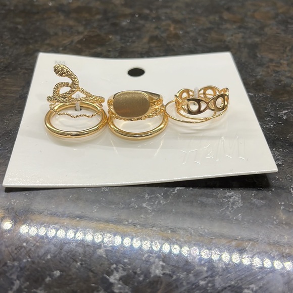 NEW! H&M ring set. - Picture 3 of 4